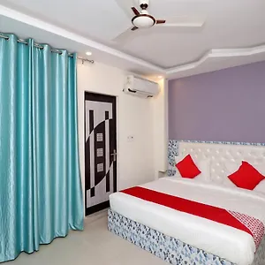 https://oyo-25130-hotel-royal-inn.hotelsdelhi.org