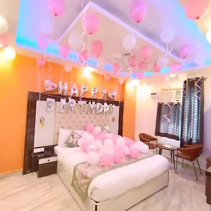 https://pearl-crown.top-gurgaonhotels.com